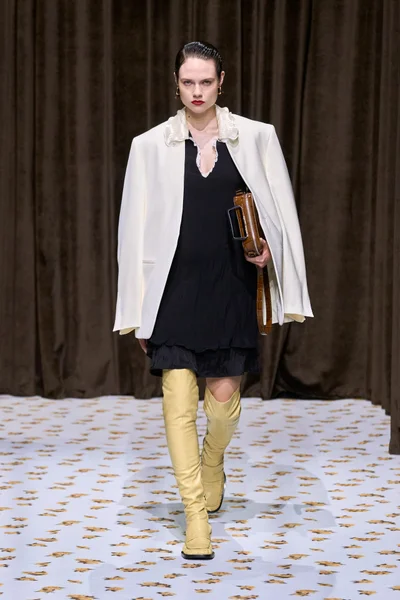 Look 27